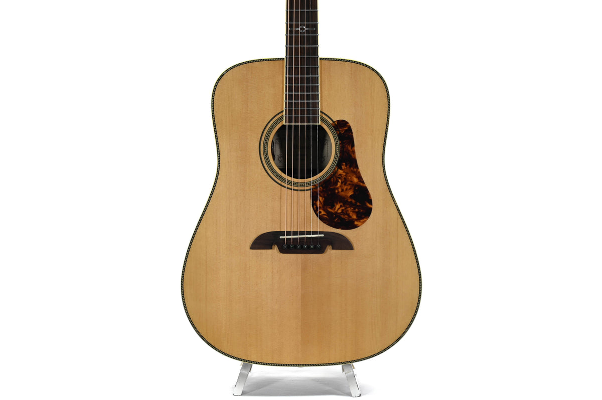 Alvarez MD70EBG Masterworks dreadnought