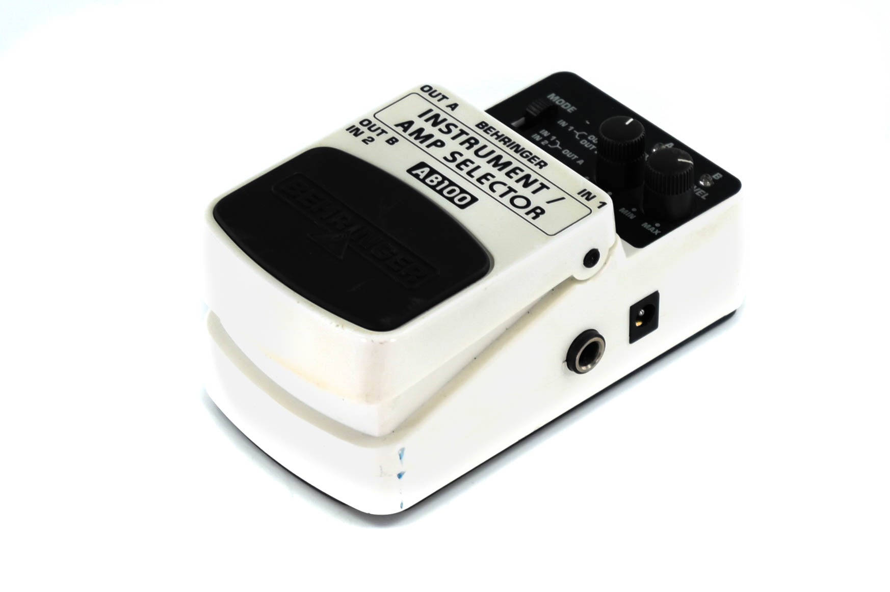 Behringer AB100 Instrument Amp Selector  Gitaareffect
