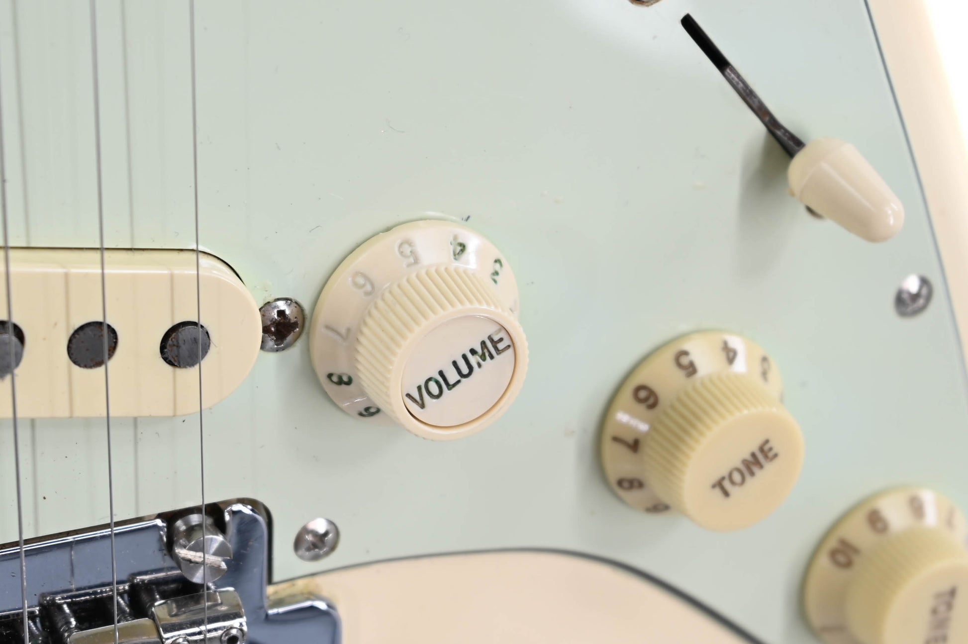 Fender 60s Stratocaster Modified Pau Ferro Fingerboard, Olympic White