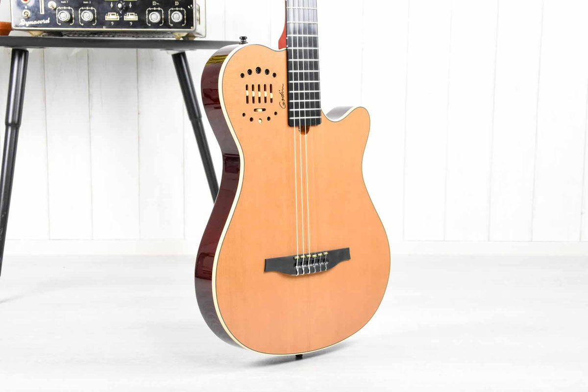 Godin Multiac Grand Concert Deluxe w/Bag