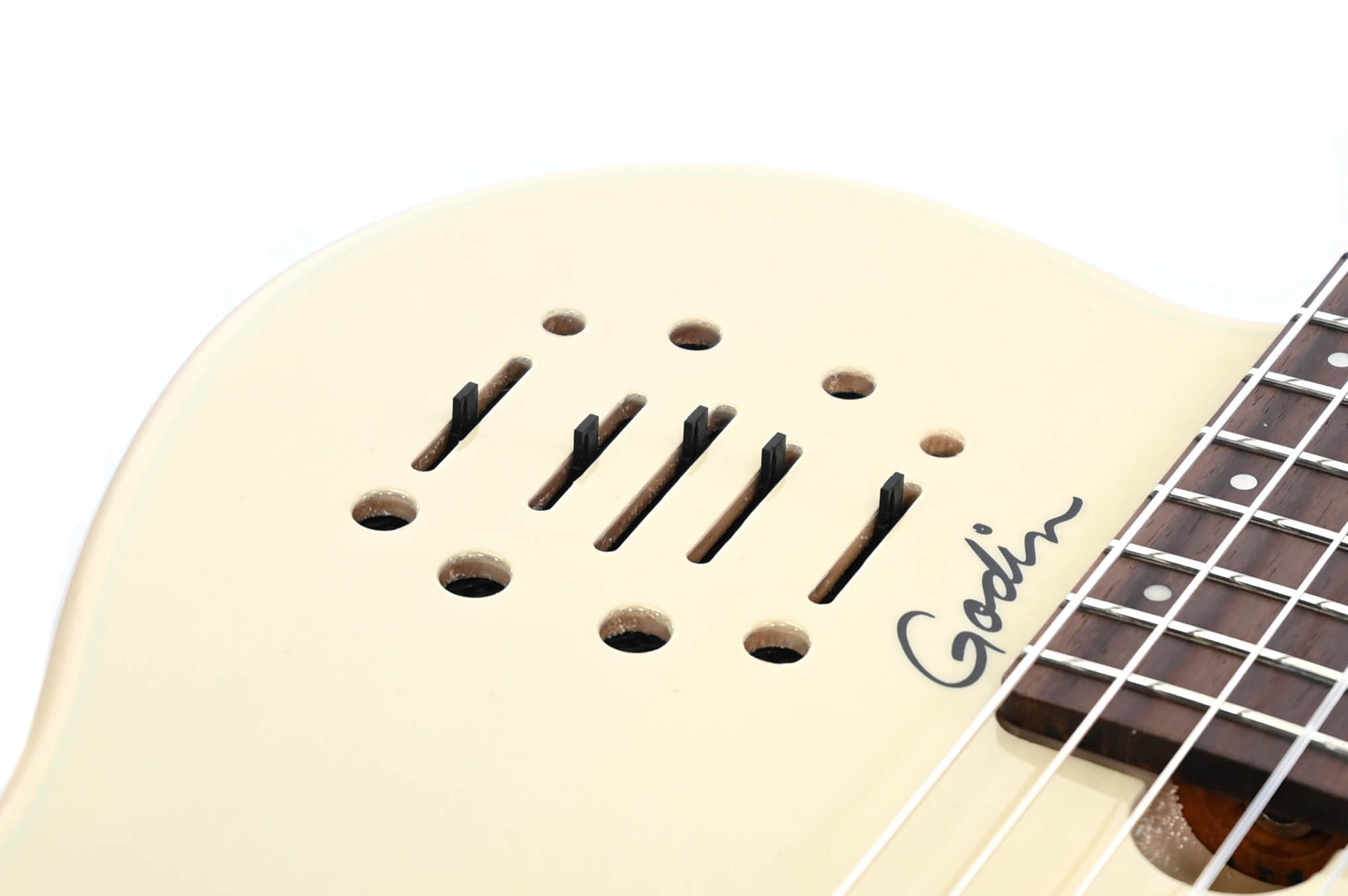 Godin Multiac Mundial Ozark Cream with Bag