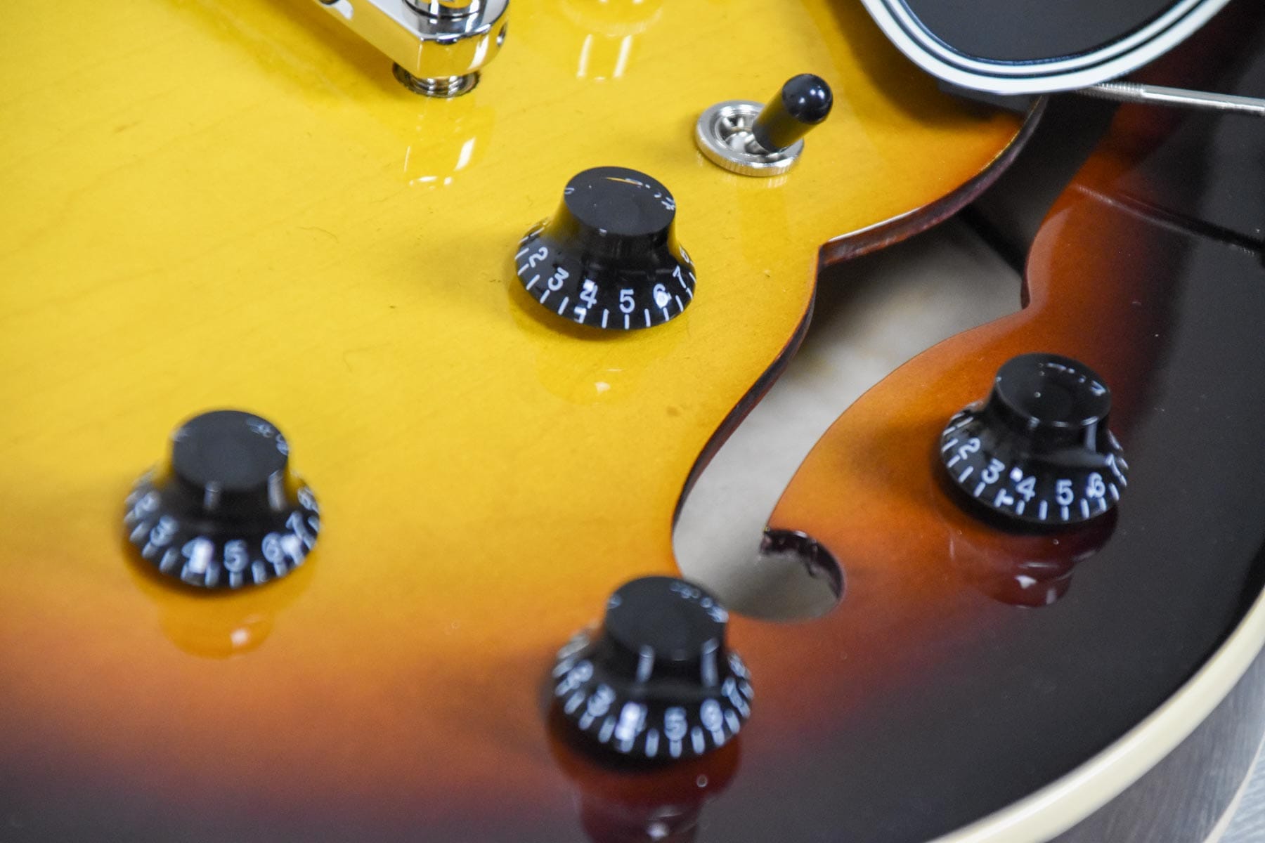 Heritage H-535 Original Sunburst w/case