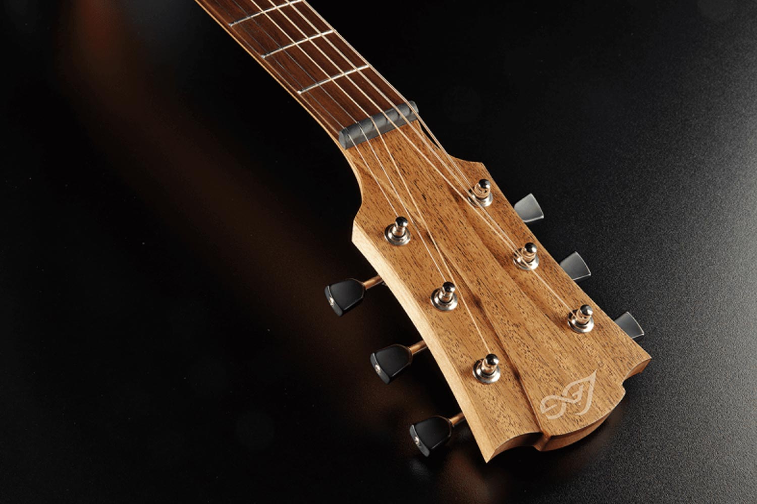 LAG T70ACE Auditorium Semi-Akoestische gitaar