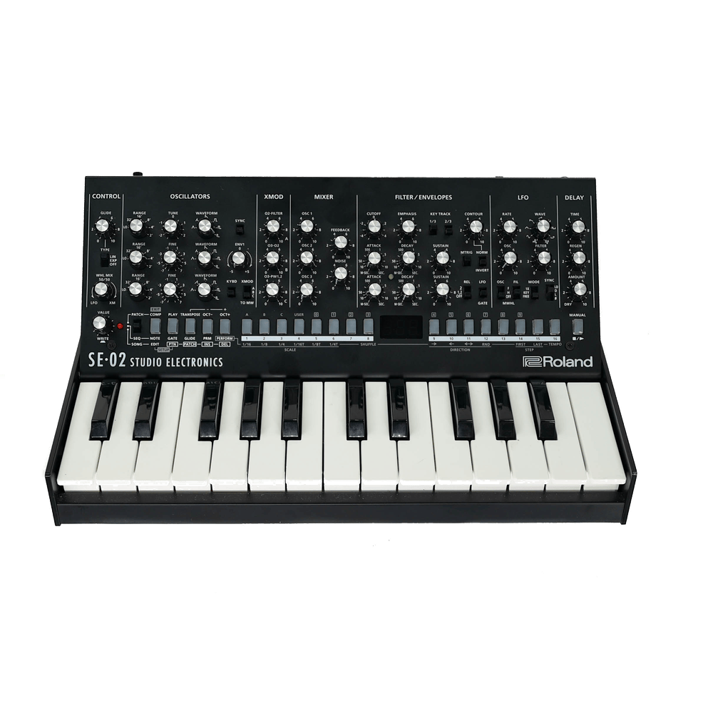 Roland SE02 met K-25M Keyboard