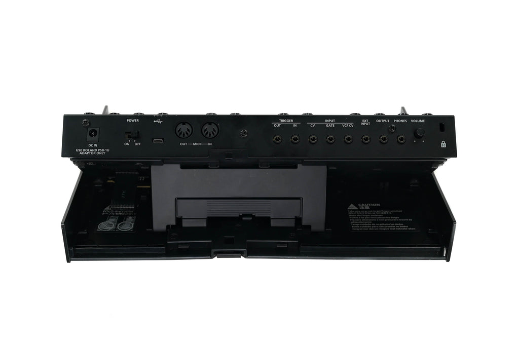 Roland SE02 met K-25M Keyboard