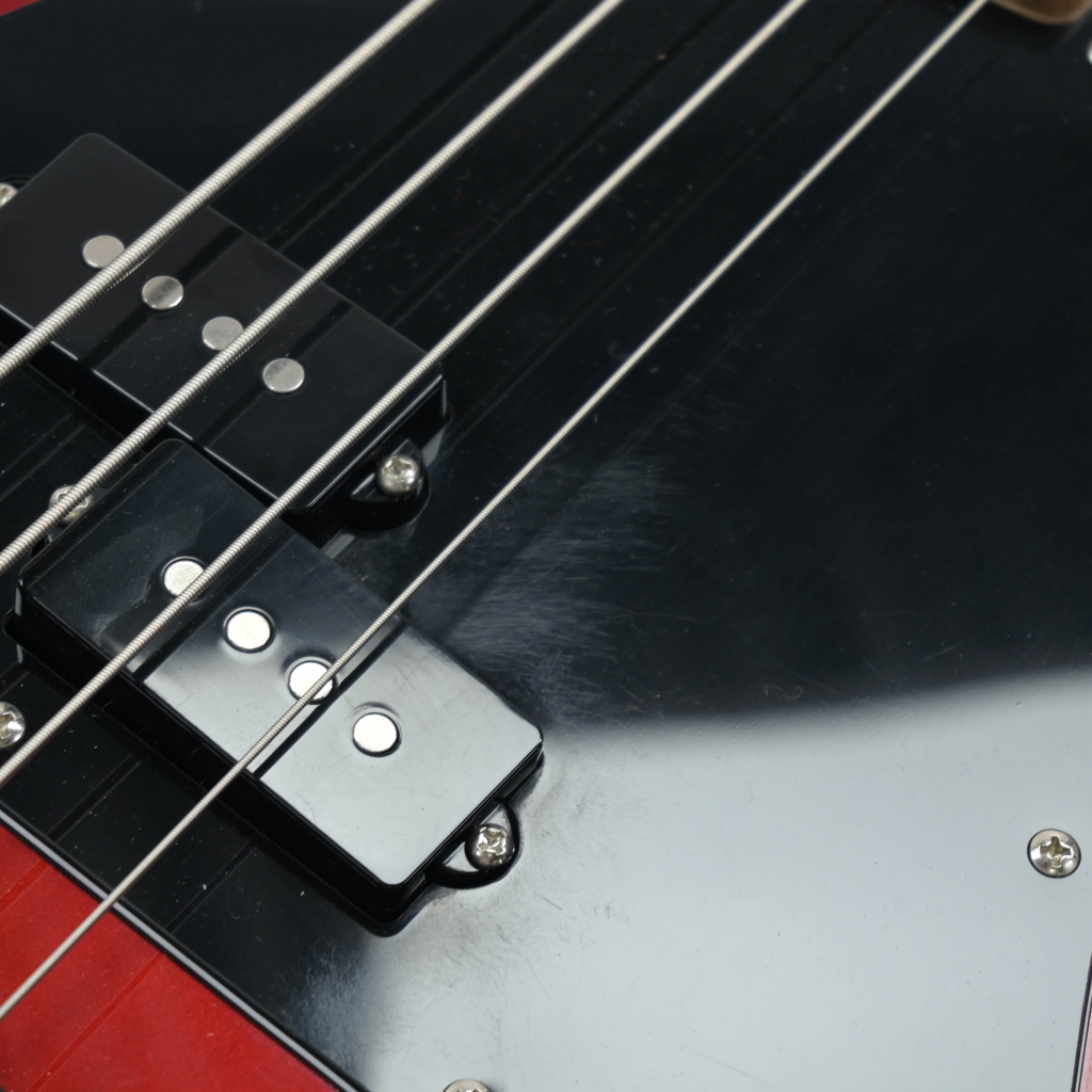 Squier Affinity P J Bass metallic red