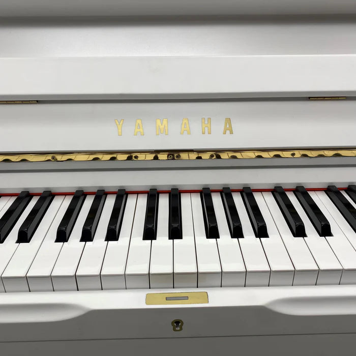 Yamaha U1G Wit Mat Piano