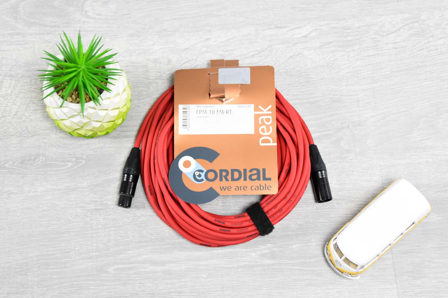 Cordial CPM 10 FM-RD Microfoonkabel XLR-XLR 10 meter Rood - Peak serie (5350488604836)