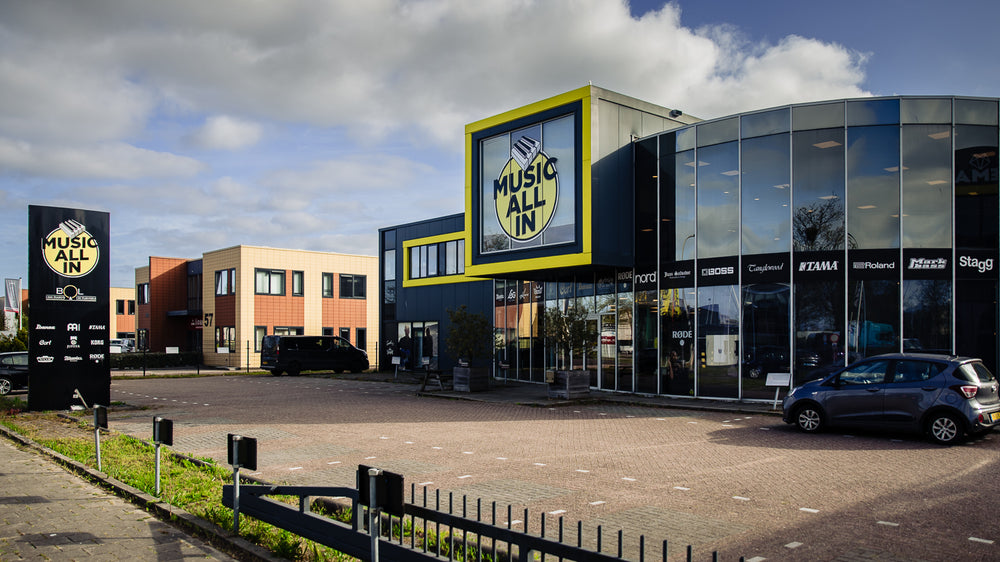 Buitenkant van de Music All In Experience Store in Noordwijk