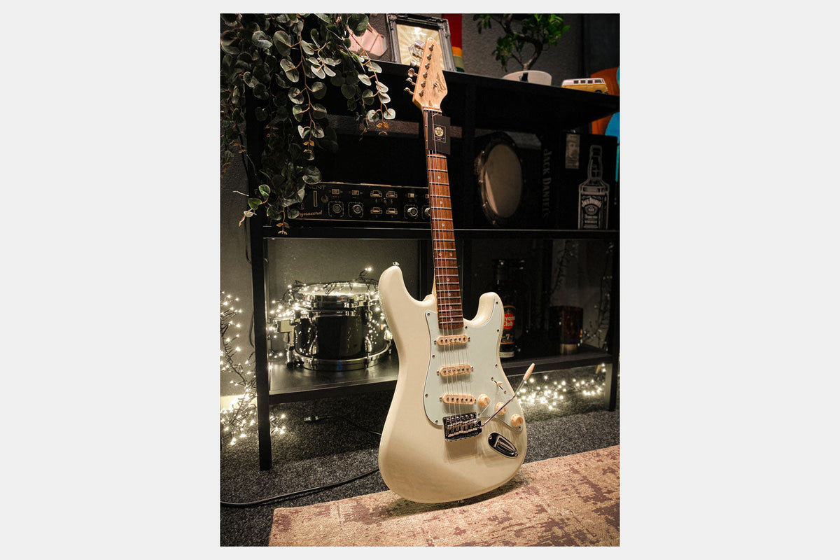 Revelation RTS 62 Vintage White Stratocaster