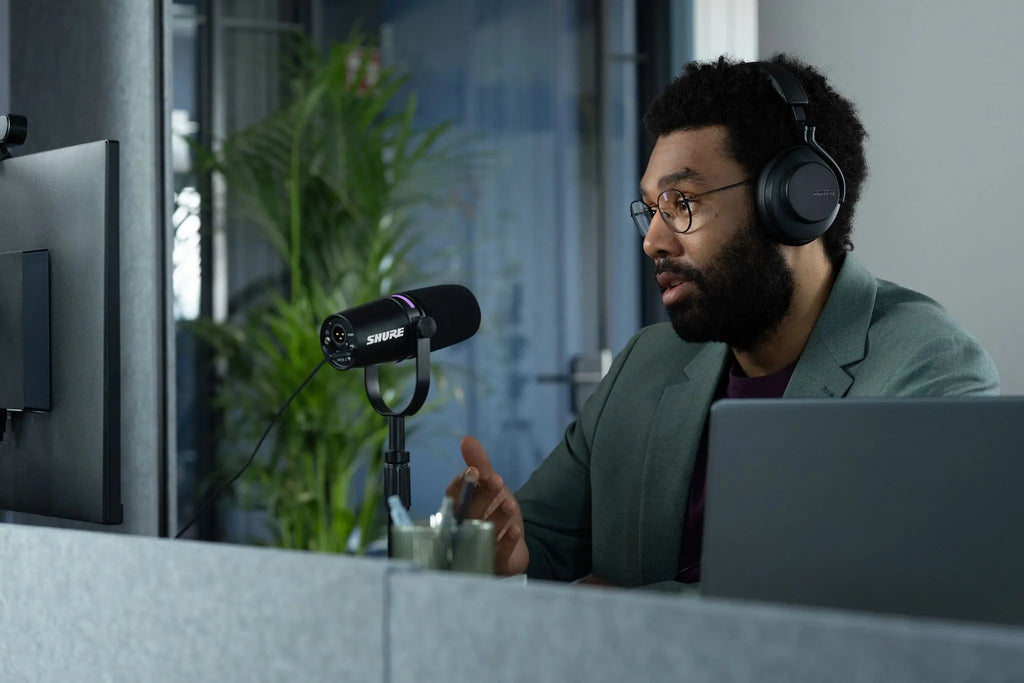 Shure MV7+ podcastmicrofoon wit
