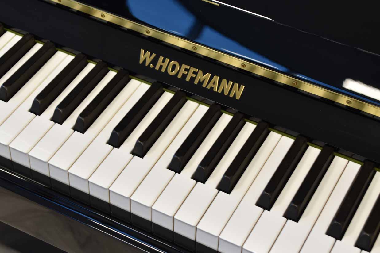 W. Hoffmann Tradition T-128 Zwart Hoogglans Piano