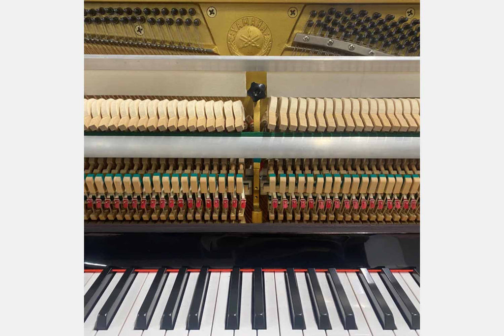 Yamaha LU-101 Hoogglans Zwart Piano