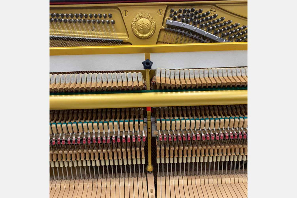 Yamaha UX Zwart Hoogglans Piano